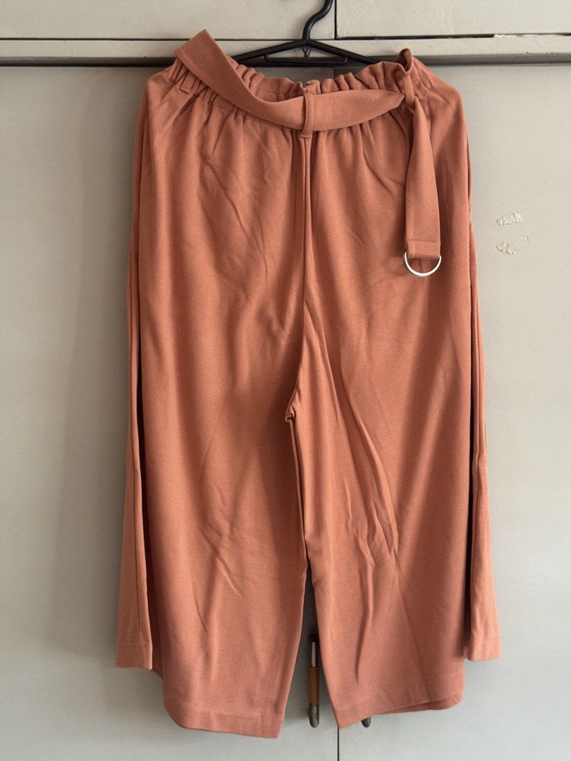 Uniqlo Wide Leg Pants Size M (Category: Other Bottoms) located in Taytay. Submitted by darkswan016 (Listing ID 1446555899, Image 1). Description: - Uniqlo Wide Leg Pants - Lovely rust/peach color - Elastic waistband with tie belt and metal ring detail - Made in Vietnam - Size: Medium (M) - Ideal for casual wear.