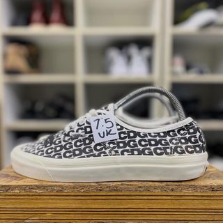(Category: ) located in . Submitted by sneakers.too (Listing ID 1446719783, Image 1). Description: .