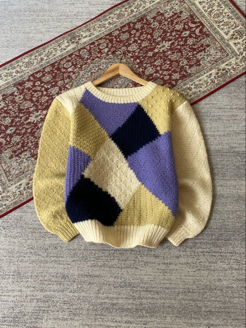Vintage knitwear (Category: Longsleeves) located in Skudai. Submitted by tencee.my (Listing ID 1446626051, Image 1). Description: Measurement Size: XS-S Pit : 22 Length: 22 Condition: 9/10 Postage + rm8 semenanjung Sabah/sarawak + rm15 Ig store: tencee.my.