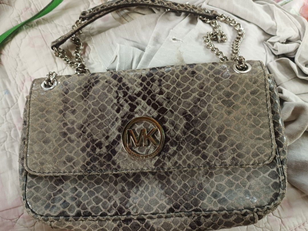 Vintage Michael Kors kili bag (Category: Luxury Bags & Wallets) located in Cebu City. Submitted by elen30abalo (Listing ID 1442788823, Image 1). Description: Vintage kili / sling MK gray color snakeskin.