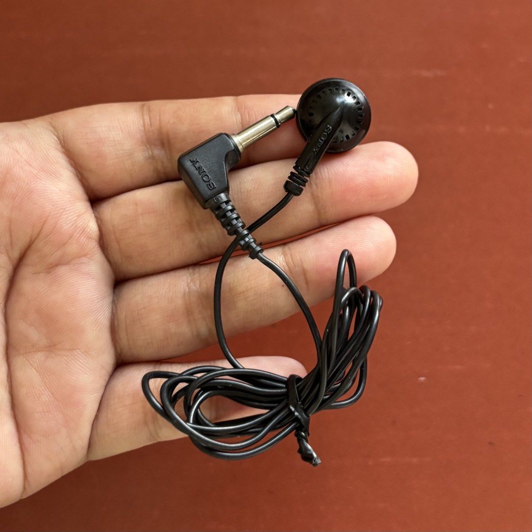 Vintage Earphones “Sony” (working) (Category: Headphones & Headsets) located in Cavite. Submitted by nanangonlineshop (Listing ID 1446623560, Image 1). Description: 📌 Vintage Earphones “Sony” (working) 🏷️ P100 ❌ NO COD ✅ AS IS, WHERE IS ✅ FIRST PAY BASIS ✅ MINE NOW, PAY NOW 📍 Location: Cavite 👉 WE SHIP NATIONWIDE (LUZON, VISAYAS & MINDANAO) ✅ MOP: Bank Transfer (BPI) & GCash ✅ Shipping Courier: J&T Express Philippines & Lalamove.