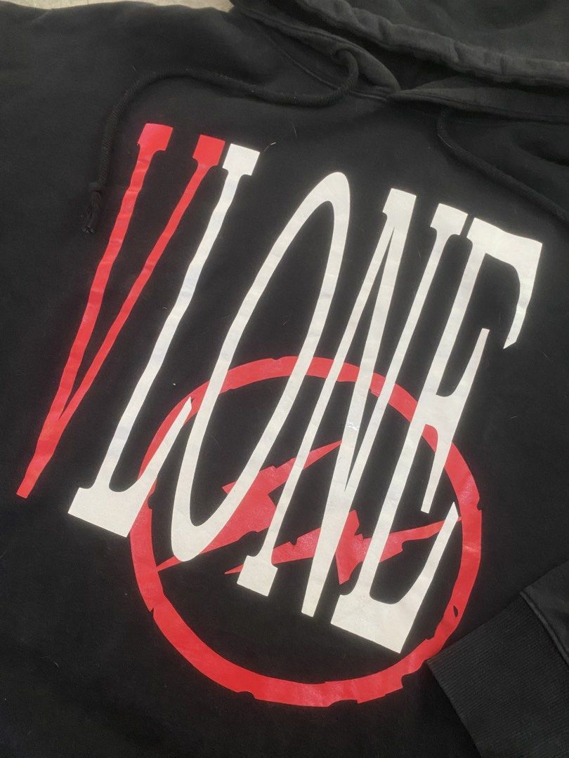 Vlone x Fragments hoodie (Category: Coats, Jackets and Outerwear) located in Manila. Submitted by lee.thrifts (Listing ID 1446576771, Image 2). Description: 🏷️vlone VLONE FRAGMENT STAPLE LONG SLEEVE HOODIE SWEATER BLACK RED price 1200+sf •heavy cotton •raw hem •no issue dimes(inches) Length 25 Width 26 note: payment first courier jnt mode of payment gcash Disclaimer These are pre-loved thrift items, which means they may show minor flaws or imper