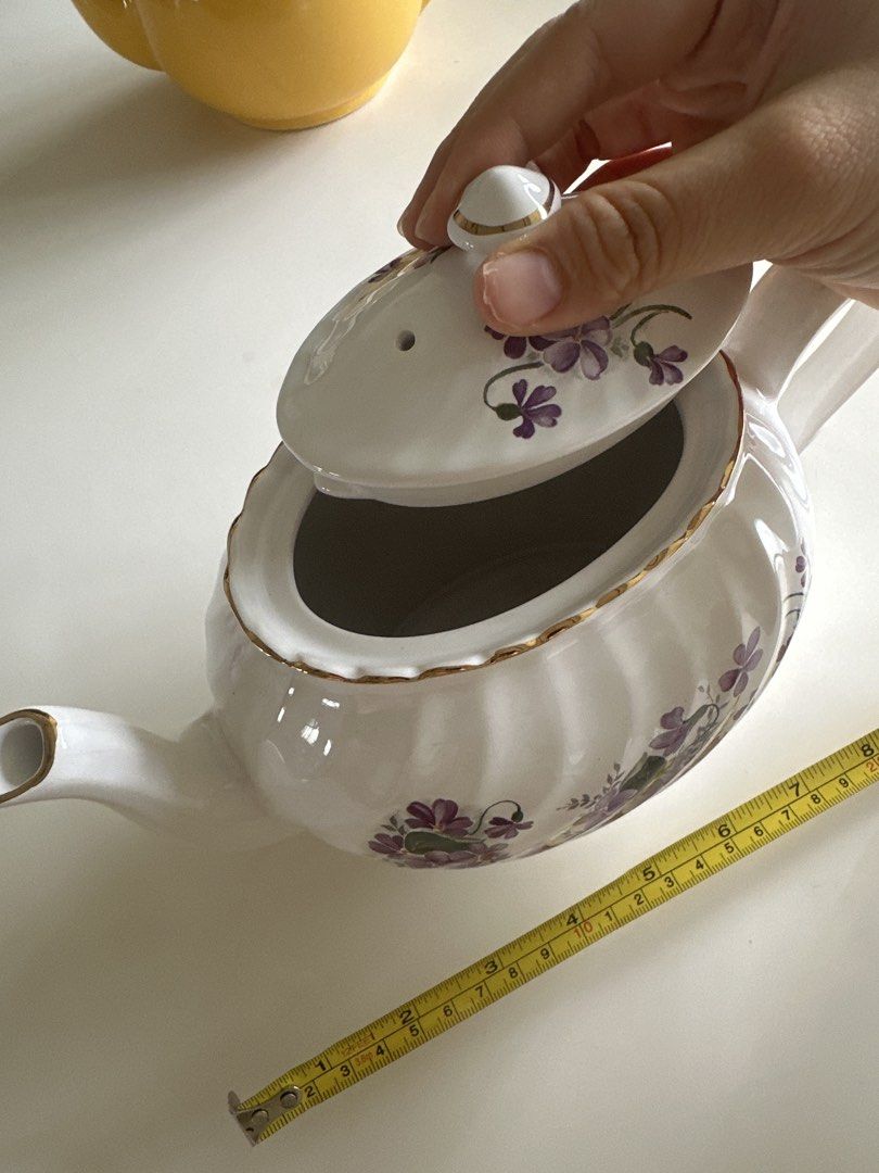 White Teapot with Gold Trim495428262587289602
