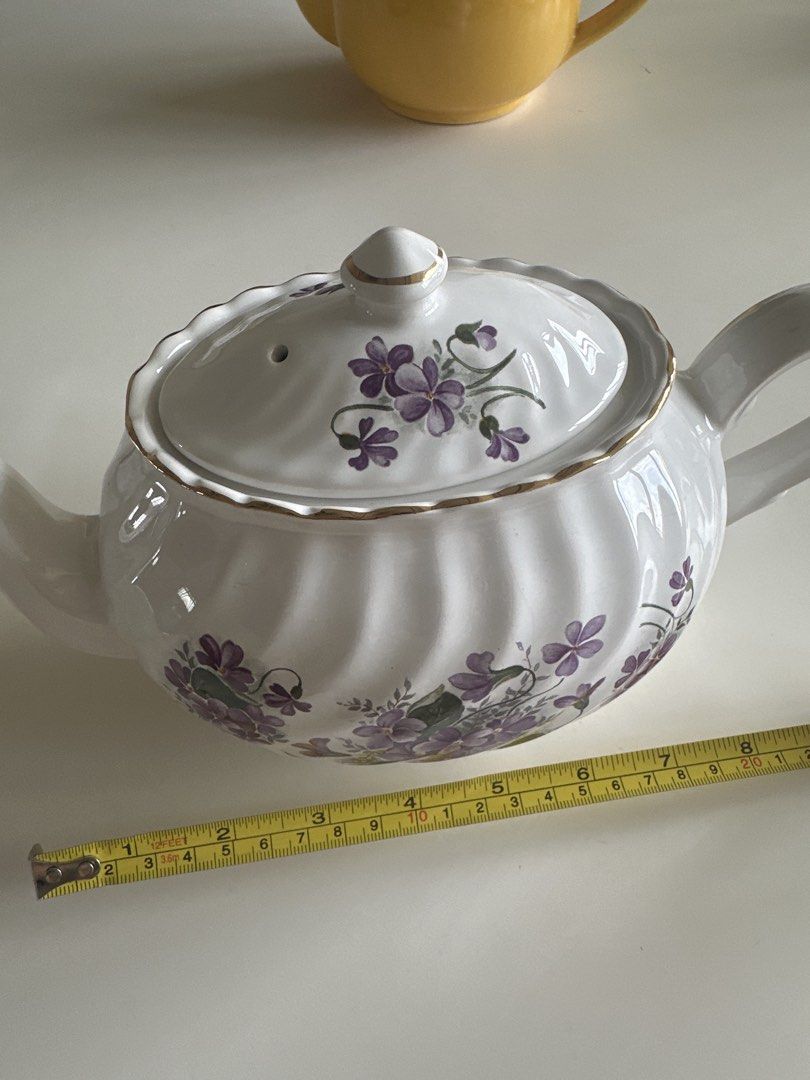 White Teapot with Gold Trim495428262587289601