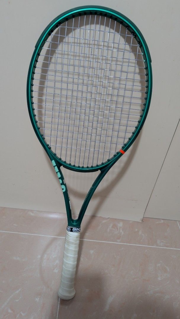 Wilson Balde V10 285g Grip 1 Tennis Racket 網球拍 （分類：運動與體育 - 球拍和球類運動）位於 Hong Kong。 由 miiiandmiii 提交（商品編號 1446711924，圖片 3）。簡介： 99%新 只打過2、3次 拍面新淨 無乜狀況 線 5月先穿。