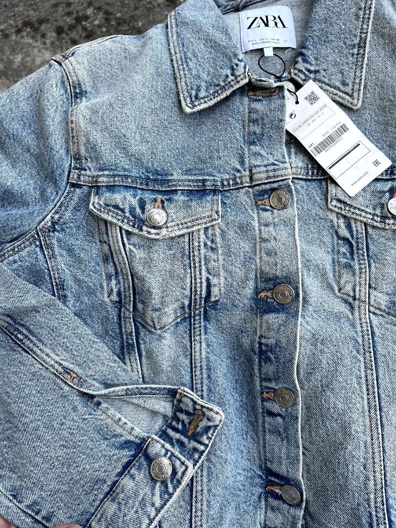 Zara Acid Wash Denim Jacket (Category: Coats, Jackets and Outerwear) located in Lingayen. Submitted by kat_declutter (Listing ID 1446545052, Image 2). Description: -BNWT, di na nagagamit -Classic Zara denim jacket -Front and inside pockets working - Acid wash finish for a retro look - Button-up front - Features chest pockets - Versatile styling: wear layered or on its own - A stylish addition to any wardrobe.