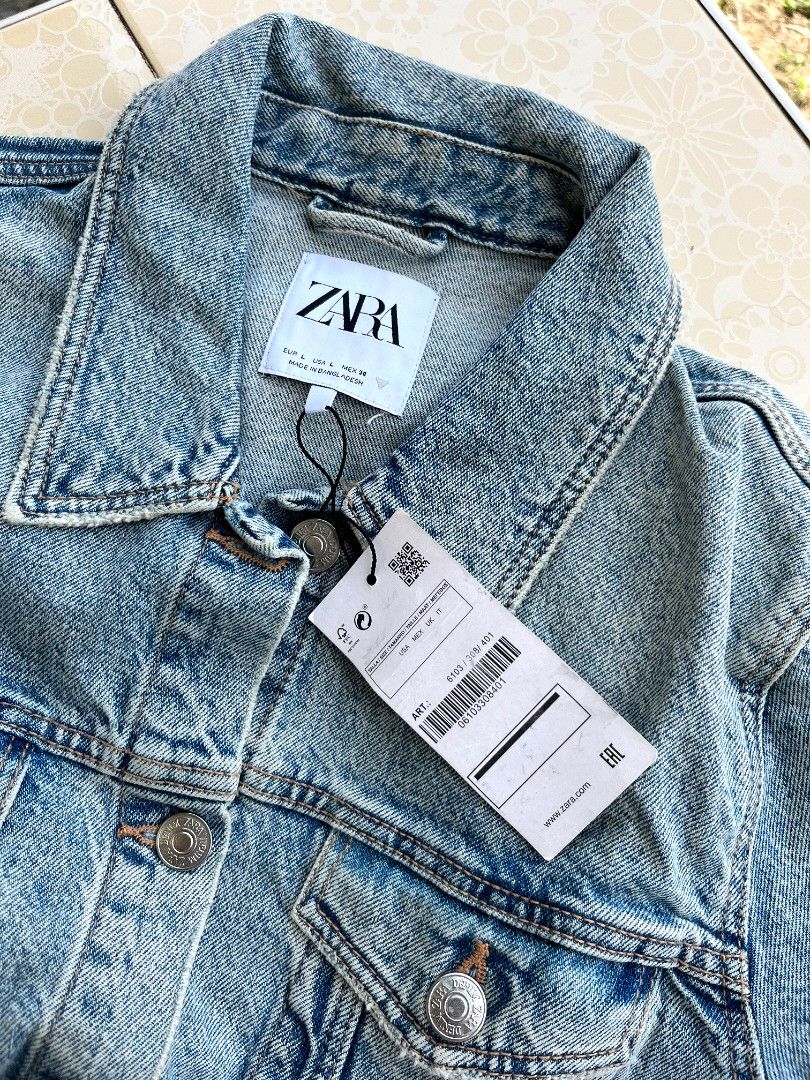Zara Acid Wash Denim Jacket (Category: Coats, Jackets and Outerwear) located in Lingayen. Submitted by kat_declutter (Listing ID 1446545052, Image 1). Description: -BNWT, di na nagagamit -Classic Zara denim jacket -Front and inside pockets working - Acid wash finish for a retro look - Button-up front - Features chest pockets - Versatile styling: wear layered or on its own - A stylish addition to any wardrobe.