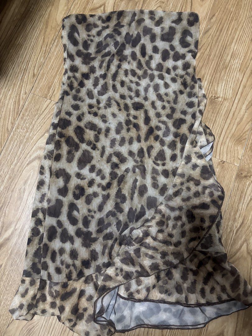 Zara Leopard Ruffle Mini Dress (Category: Dresses) located in Quezon City. Submitted by declutterbynini (Listing ID 1446649704, Image 2). Description: - no flaws - worn twice - perf for party and dinner - price is slightly negotiable .