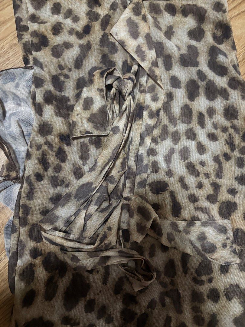 Zara Leopard Ruffle Mini Dress (Category: Dresses) located in Quezon City. Submitted by declutterbynini (Listing ID 1446649704, Image 3). Description: - no flaws - worn twice - perf for party and dinner - price is slightly negotiable .