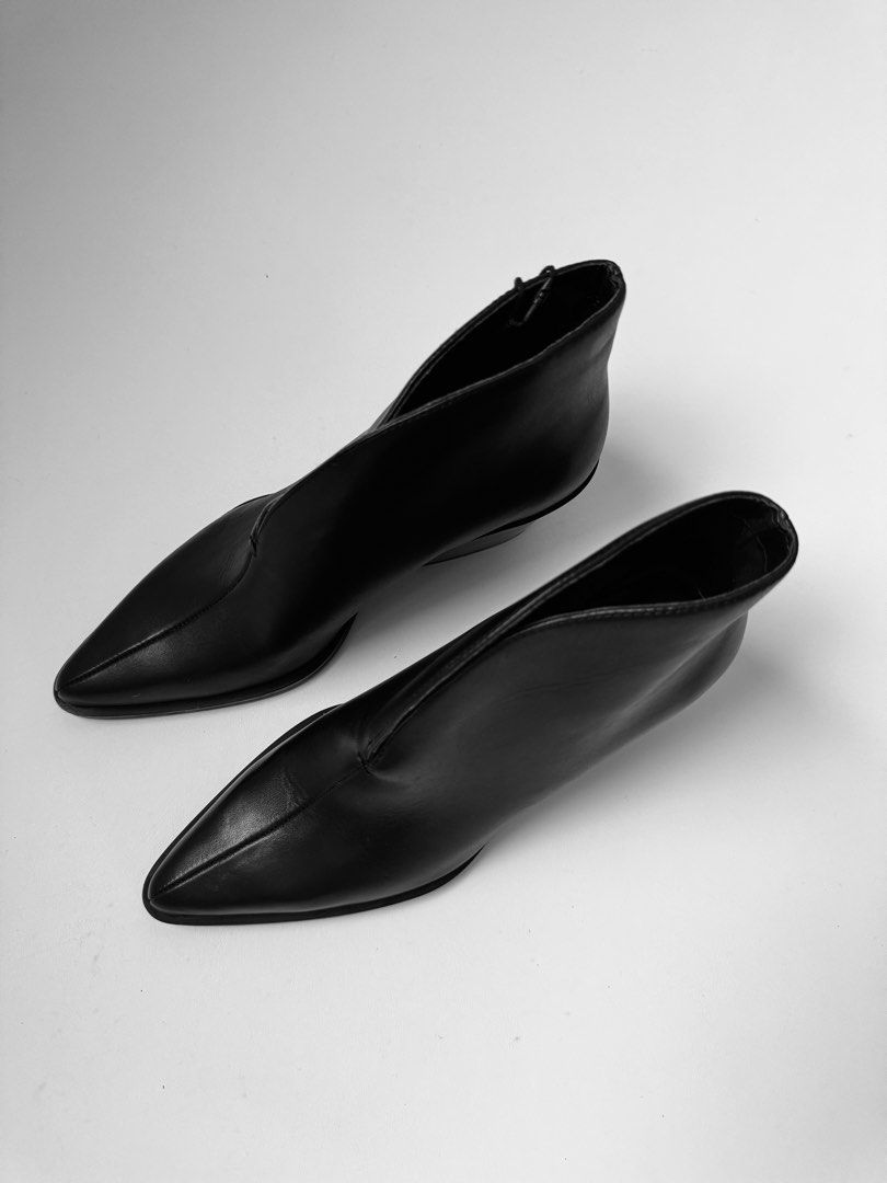 Zara V boots (Category: Boots) located in Manila. Submitted by dashlux (Listing ID 1446660186, Image 2). Description: .