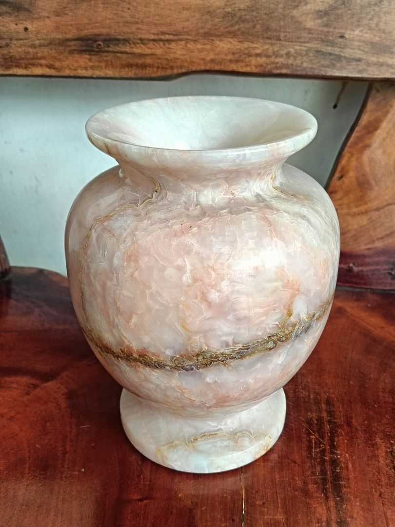 12kg Salmon Alabaster Vase, 10" (Category: Vases & Decorative Bowls) located in Imus. Submitted by ABrielleC (Listing ID 1441619612, Image 2). Description: Video Link https://youtube.com/shorts/HtnVq1Assgs?si=mQGtoVAqGuEfL0Va Alabaster Stone Height-10in Lid Dia-6in Body dia-7.5in Weight-12kg Japan Surplus Item First to pay Loc Imus Cavite.