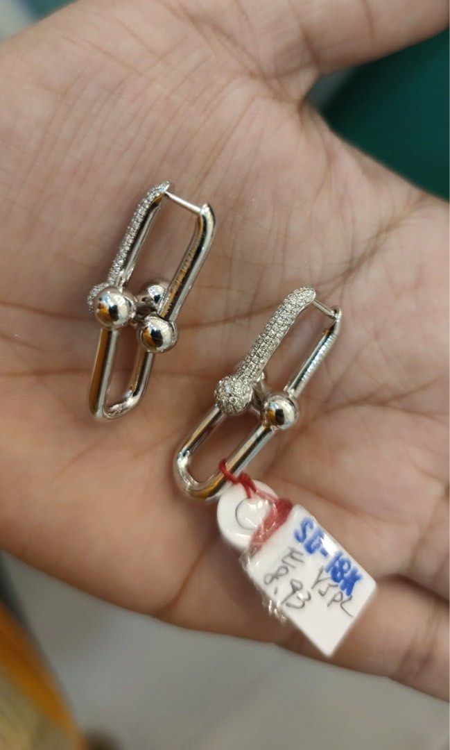 18k Saudi White gold hardware earrings (Category: Earrings) located in Manila. Submitted by reenacedric (Listing ID 1441654471, Image 1). Description: .