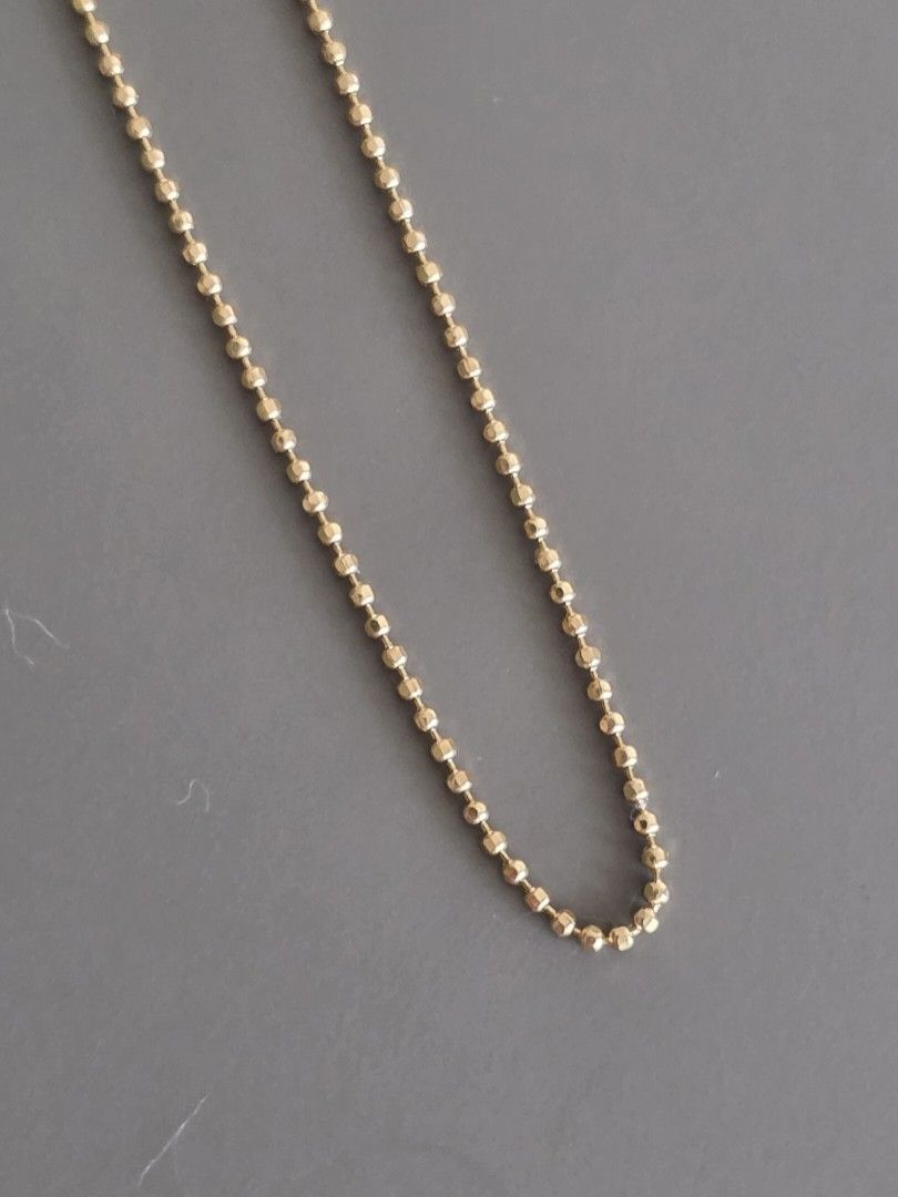 18K Yellow Gold Beaded Thin Chain Necklace (Category: Necklaces) located in Makati City. Submitted by Gkyutie (Listing ID 1441683545, Image 2). Description: This classic beaded chain is made of 18K solid yellow gold. A simple, minimal design suitable for everyday wear. Length 42cm Weight 2.4 g.