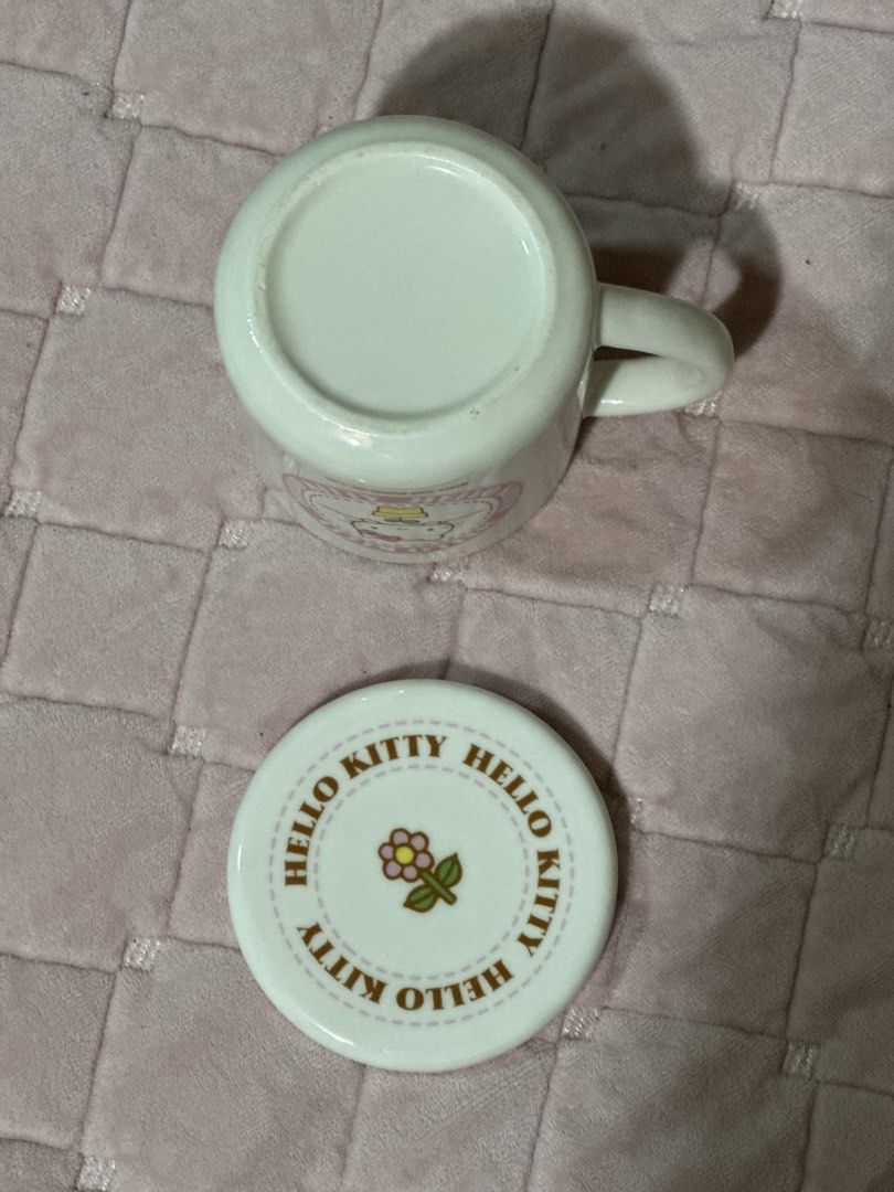 2005 Sanrio Hello Kitty ceramic mug with lid (Category: Coffee & Tea Tableware) located in Davao. Submitted by favoritepreloved (Listing ID 1441747825, Image 3). Description: 💜 unused / brand new condition 💜 Flaws: damage ang box 💜 8cm height x 7cm diameter .