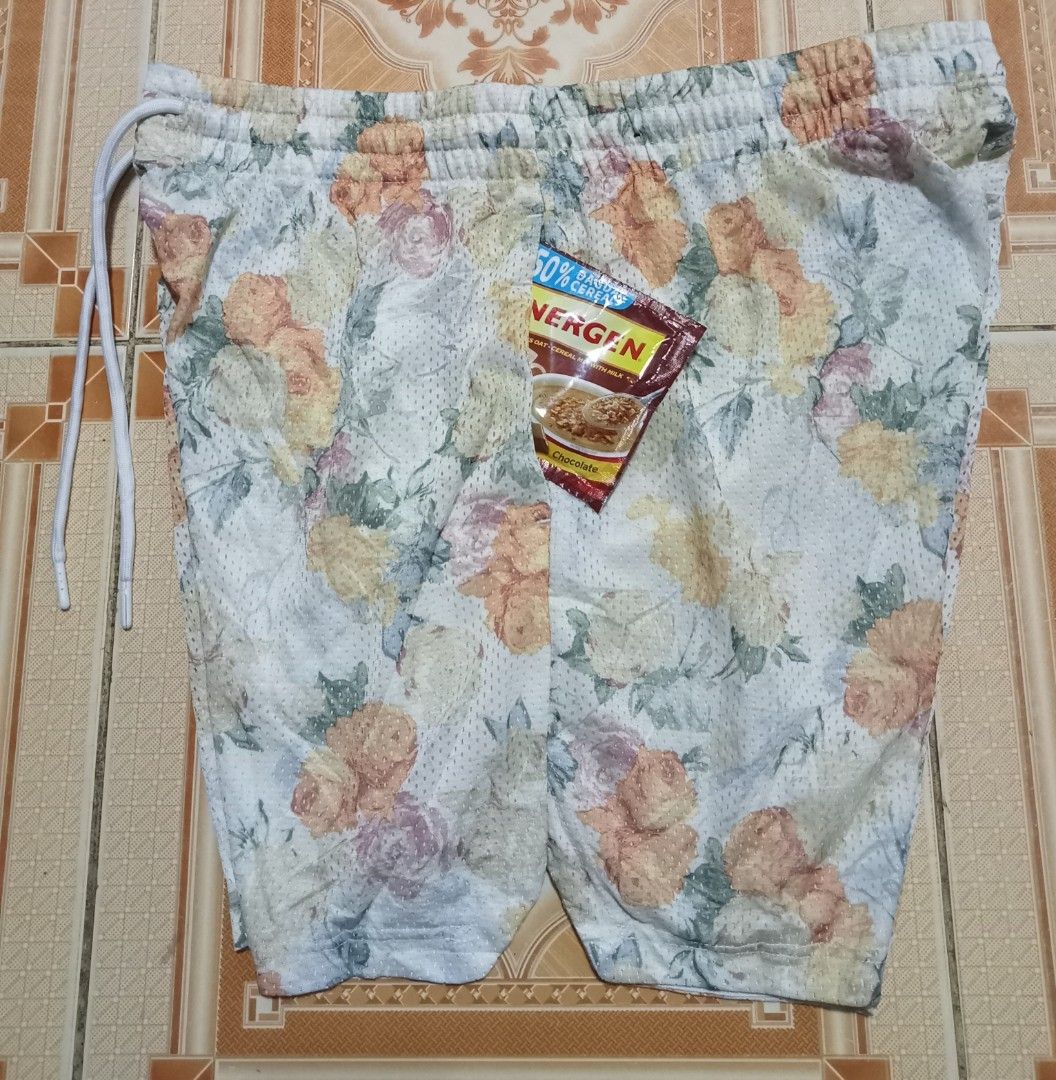 Abercrombie floral mesh shorts (Category: Shorts) located in Alburquerque. Submitted by ayrelieonlineshop (Listing ID 1441736771, Image 2). Description: Abercrombie floral mesh shorts size XL dimensions W 36-42. L-17.5 as new condition no issues.