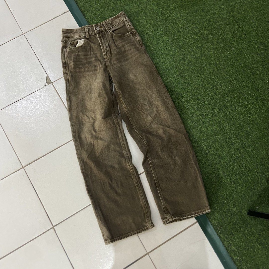 Acne Studio waxed baggy jeans (Category: Luxury Apparel) located in Dueñas. Submitted by d1gidoll (Listing ID 1441681500, Image 1). Description: Waist 28 / Length 41 / Hem / 10 No flaws 10/10 color rate .
