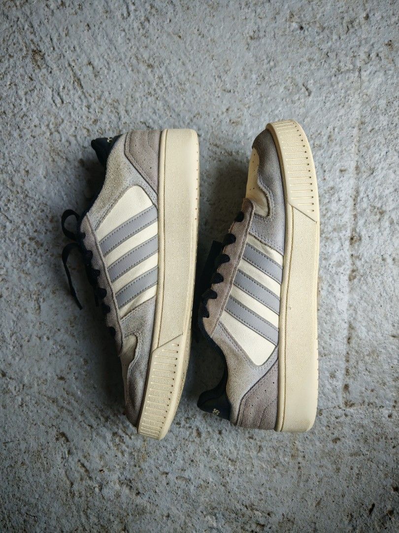 Adidas D-pad Classic (Category: Sneakers) located in Manila. Submitted by justmecly (Listing ID 1441630845, Image 3). Description: ​🏷️ FS: Adidas D-Pad Classic Sportswear - Size US 9.5 🏷️ ​PRODUCT DETAILS: ​Model: Adidas D-Pad Classic (Sportswear line) ​Color: Grey/Cream with Navy blue accents (Napakalinaw ng kulay sa pics!) ​Size: US 9.5 / UK 9 / FR 43 1/3 / JP 275 ​Condition: Very Good Condition (Tingnan na lang ang mga picture para sa actual