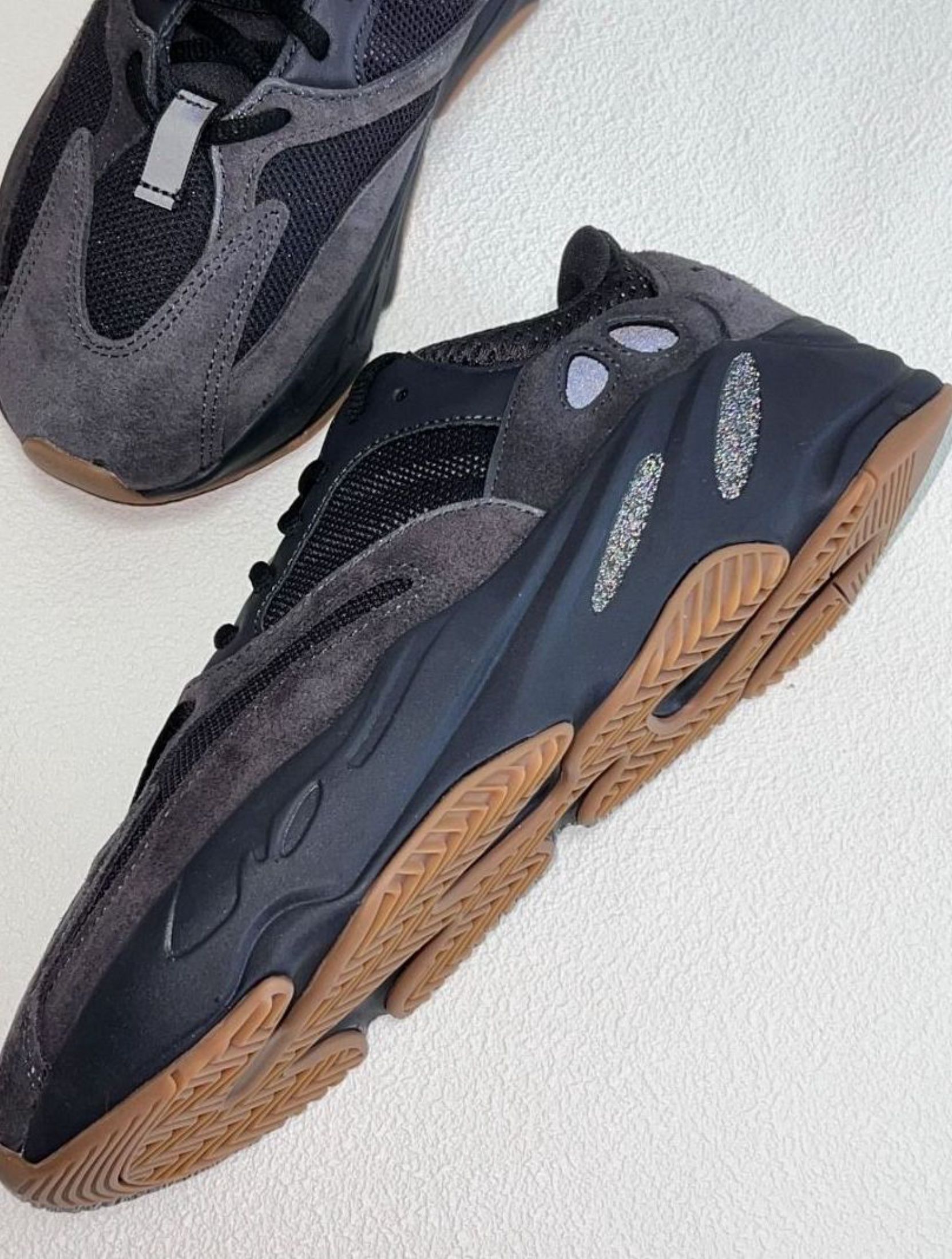 adidas originals Yeezy Boost 700 Utility Black Dad Shoes Black (Category: Sneakers) located in Singapore. Submitted by beswiftwolf (Listing ID 1441584895, Image 2). Description: —— NEW ARRIVAL —— Adidas adidas originals Yeezy Boost 700 Utility Black Dad Shoes Black New · Free Ship · COD 3-Day Confirm · Chat for Sizes.