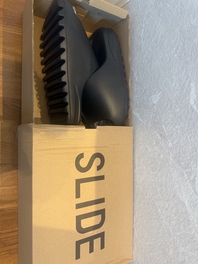 ADIDAS YEEZY SLIDES (Category: Flipflops and Slides) located in Singapore. Submitted by xavierghs (Listing ID 1441671780, Image 2). Description: .