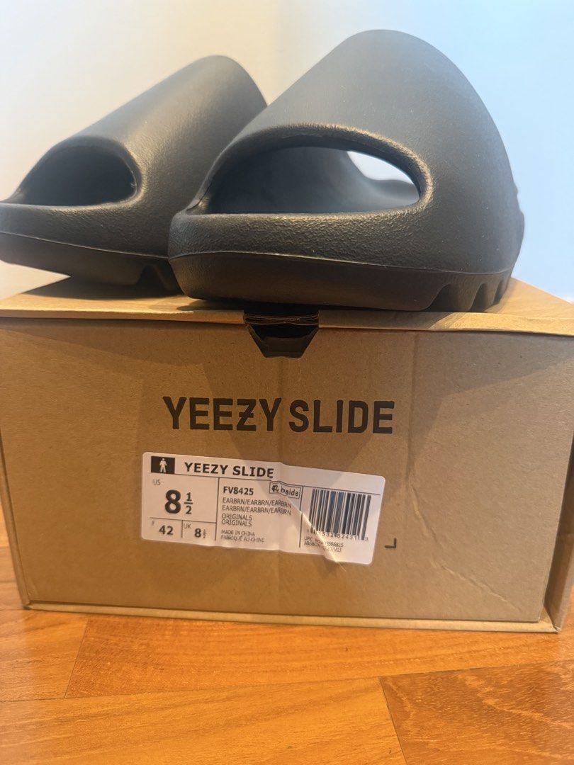 ADIDAS YEEZY SLIDES (Category: Flipflops and Slides) located in Singapore. Submitted by xavierghs (Listing ID 1441671780, Image 3). Description: .