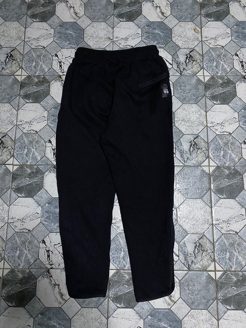 Adidas yohji yamamoto jogger (Category: Joggers) located in Cebu City. Submitted by kalong210 (Listing ID 1441689848, Image 2). Description: Adidas yohji yamamoto jogger Excellent to new condition Size: Large on tag W: 30-36 stretchable Color rate: 10/10 No issues.