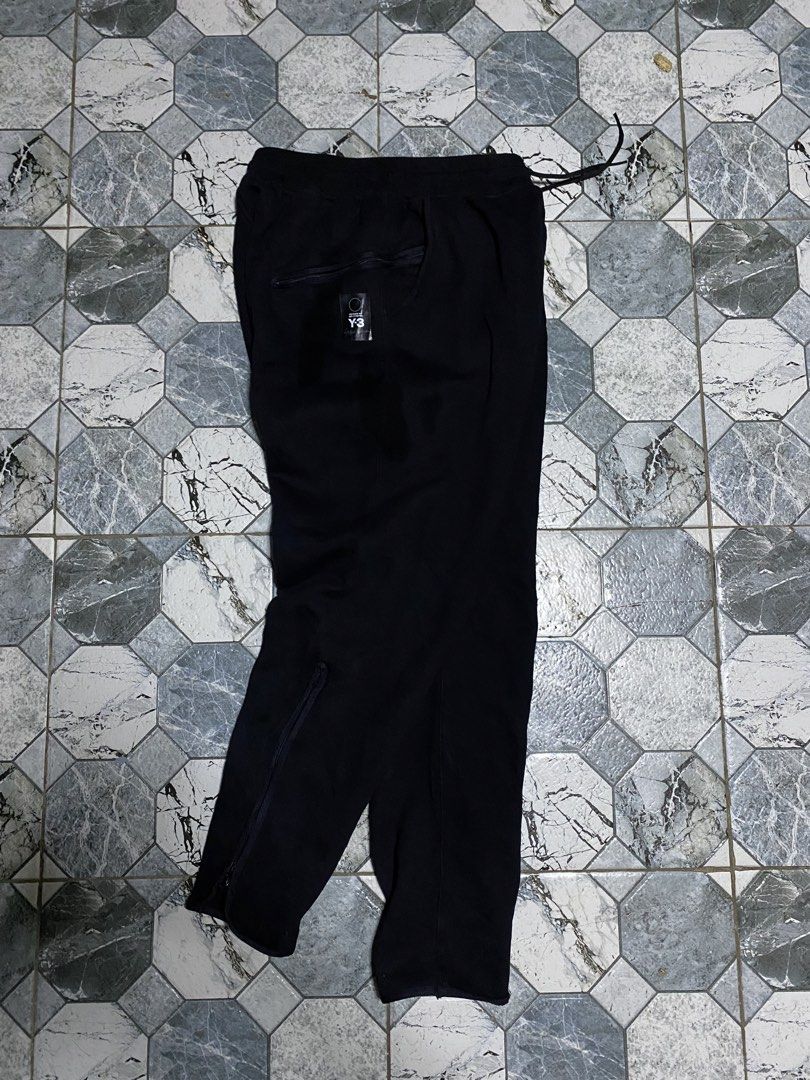 Adidas yohji yamamoto jogger (Category: Joggers) located in Cebu City. Submitted by kalong210 (Listing ID 1441689848, Image 3). Description: Adidas yohji yamamoto jogger Excellent to new condition Size: Large on tag W: 30-36 stretchable Color rate: 10/10 No issues.