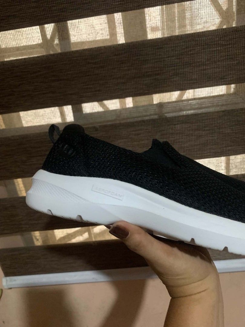 Aerofom Worldcup Black Slip-on Sneakers (Category: Sneakers) located in Aliaga. Submitted by akishaoshop2010. (Listing ID 1441653788, Image 2). Description: - Brand: Aerofom - Style: Slip-on sneakers - Color: Black - Upper: Breathable mesh - Sole: White - Features: Easy to wear, comfortable for everyday use - Model: Aerofom Worldcup (label inside).