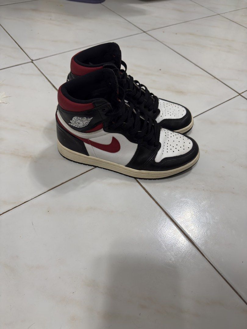 Air Jordan 1 High OG Chicago (Category: Sneakers) located in Manila. Submitted by calmtiger-6d6d (Listing ID 1441776373, Image 3). Description: - Classic Air Jordan 1 High OG Chicago - Iconic black, white, and red colorway - High-top silhouette - Black laces - Off-white soles - A must-have for any sneaker collection - Perfect for streetwear enthusiasts.