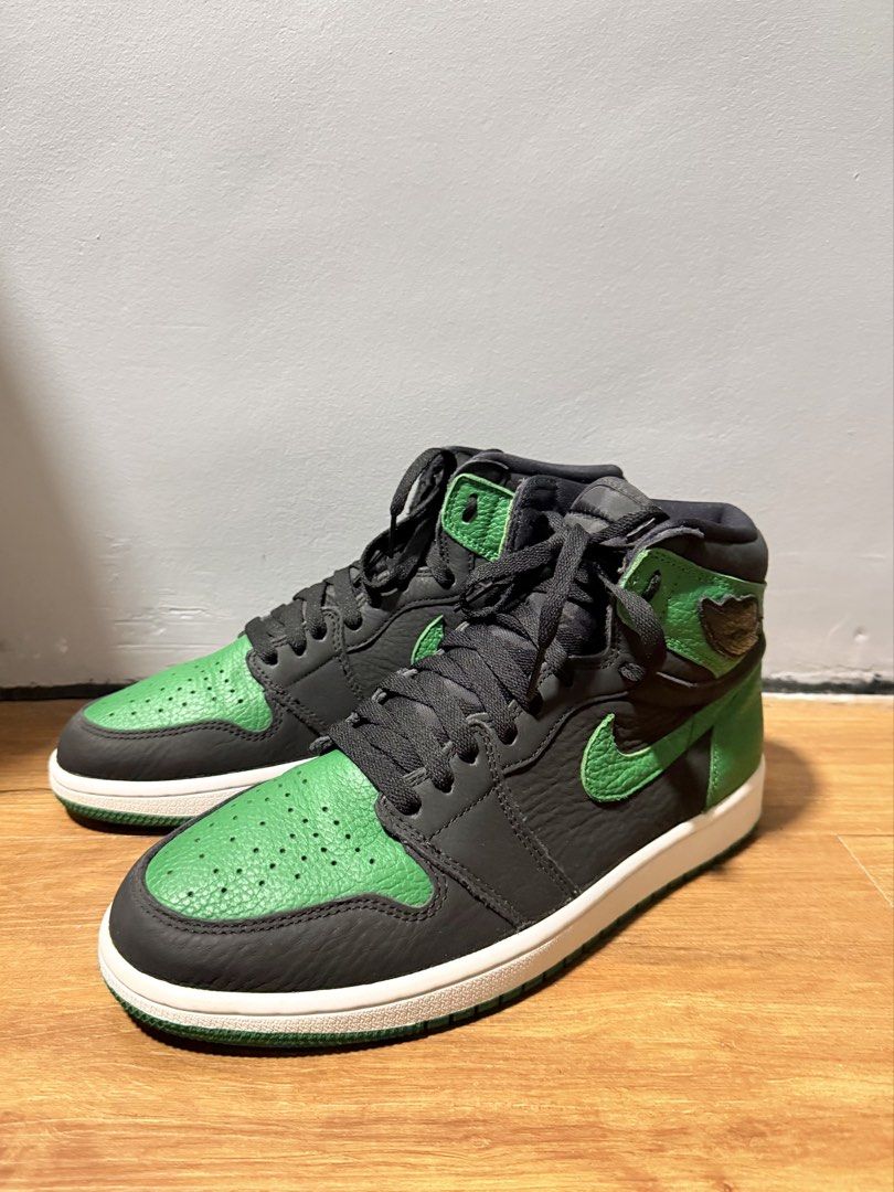 Air Jordan 1 High OG "Pine Green" (Category: Sneakers) located in Manila. Submitted by migotski_ (Listing ID 1441690838, Image 1). Description: - Classic Air Jordan 1 High OG - Colorway: Pine Green - Material: Black and green leather upper - Features: White midsole, green outsole - Perfect for sneaker collections and streetwear looks.