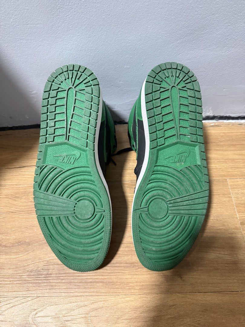 Air Jordan 1 High OG "Pine Green" (Category: Sneakers) located in Manila. Submitted by migotski_ (Listing ID 1441690838, Image 2). Description: - Classic Air Jordan 1 High OG - Colorway: Pine Green - Material: Black and green leather upper - Features: White midsole, green outsole - Perfect for sneaker collections and streetwear looks.