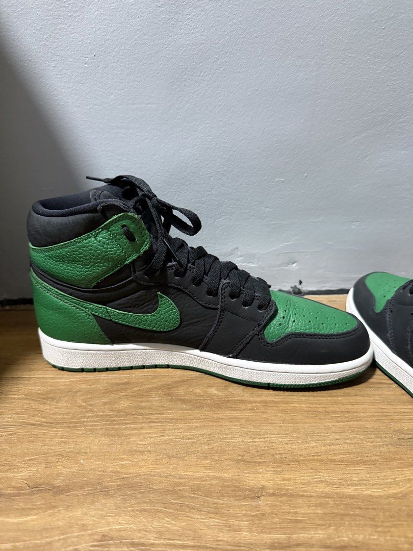 Air Jordan 1 High OG "Pine Green" (Category: Sneakers) located in Manila. Submitted by migotski_ (Listing ID 1441690838, Image 3). Description: - Classic Air Jordan 1 High OG - Colorway: Pine Green - Material: Black and green leather upper - Features: White midsole, green outsole - Perfect for sneaker collections and streetwear looks.