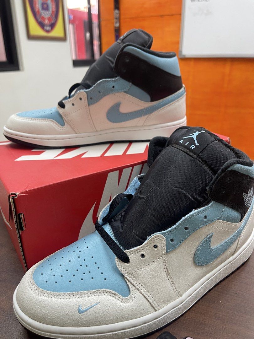 Air Jordan 1 Mid Se" Blue Chill (Category: Sneakers) located in Manila. Submitted by silverrrr (Listing ID 1441708422, Image 2). Description: - Air Jordan 1 Mid - Colorway: Blue Chill -Size 9.5 - Brandnew Wala lang box Negotiable. Meetups Manila Area .