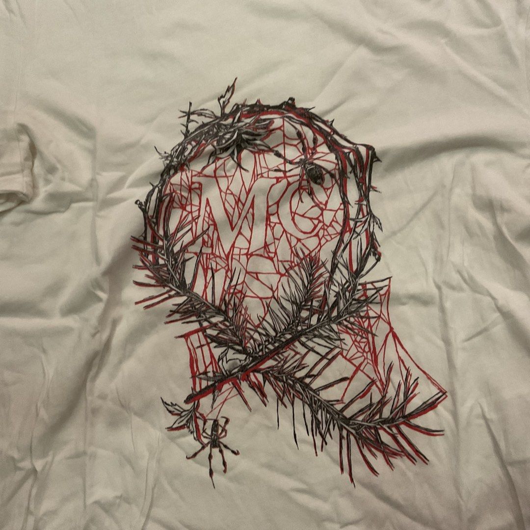 Alexander McQueen White Graphic T-Shirt (Category: Tshirts & Polo Shirts ) located in Manila. Submitted by okeanos (Listing ID 1441774351, Image 2). Description: - Authentic Alexander McQueen T-Shirt - Made in Portugal - Features a striking graphic print with red and black details on the front - Classic crew neck and short sleeves - Ideal for stylish, casual outfits.