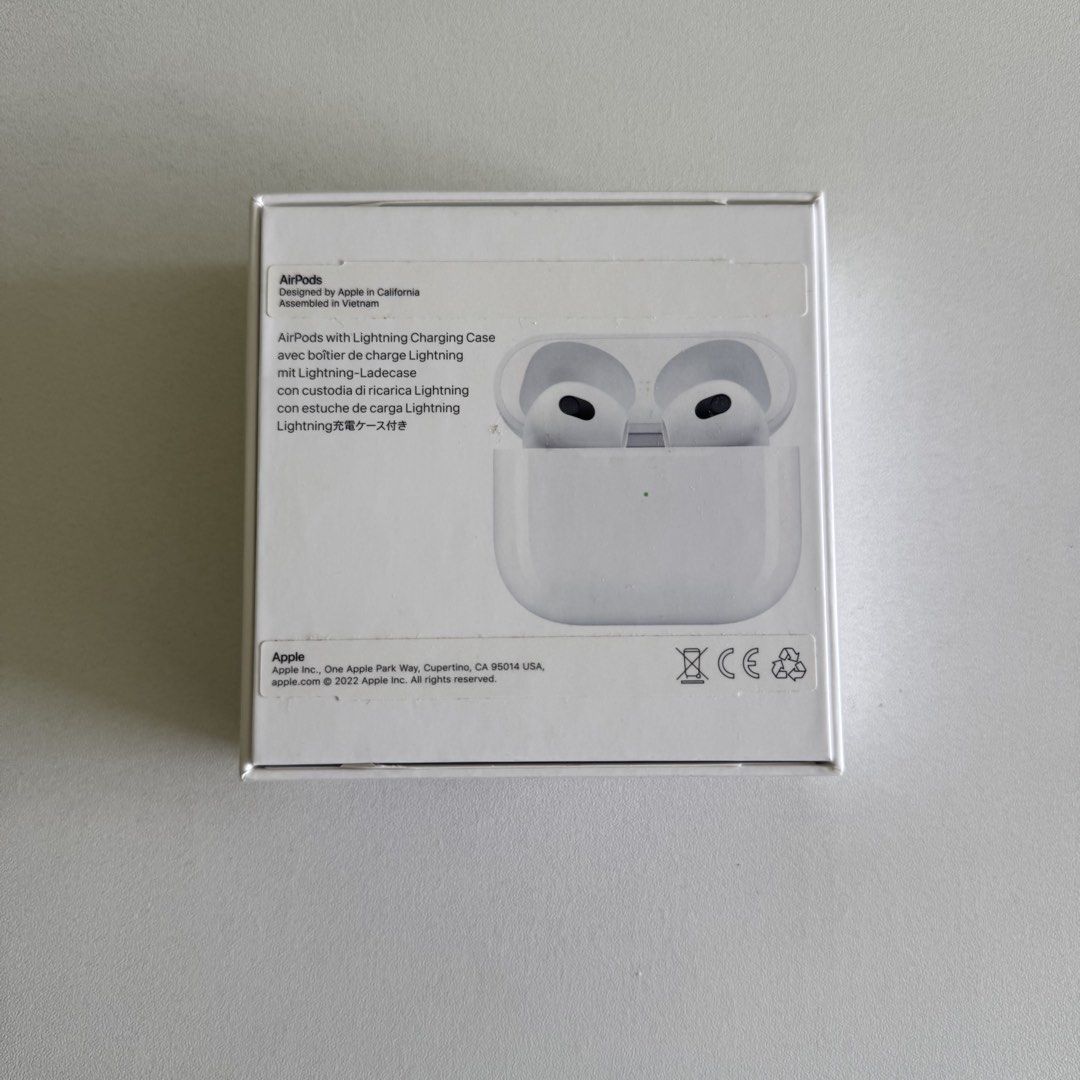 Apple Airpods 3 (Category: Earphones) located in Mandaluyong City. Submitted by apricot07 (Listing ID 1441635999, Image 2). Description: Includes box, charger.