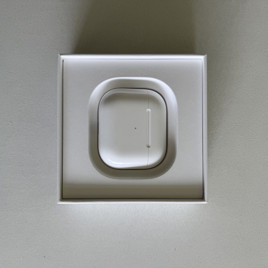 Apple Airpods 3 (Category: Earphones) located in Mandaluyong City. Submitted by apricot07 (Listing ID 1441635999, Image 3). Description: Includes box, charger.