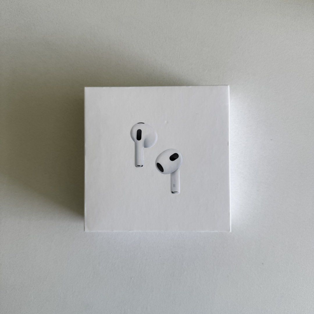 Apple Airpods 3 (Category: Earphones) located in Mandaluyong City. Submitted by apricot07 (Listing ID 1441635999, Image 1). Description: Includes box, charger.