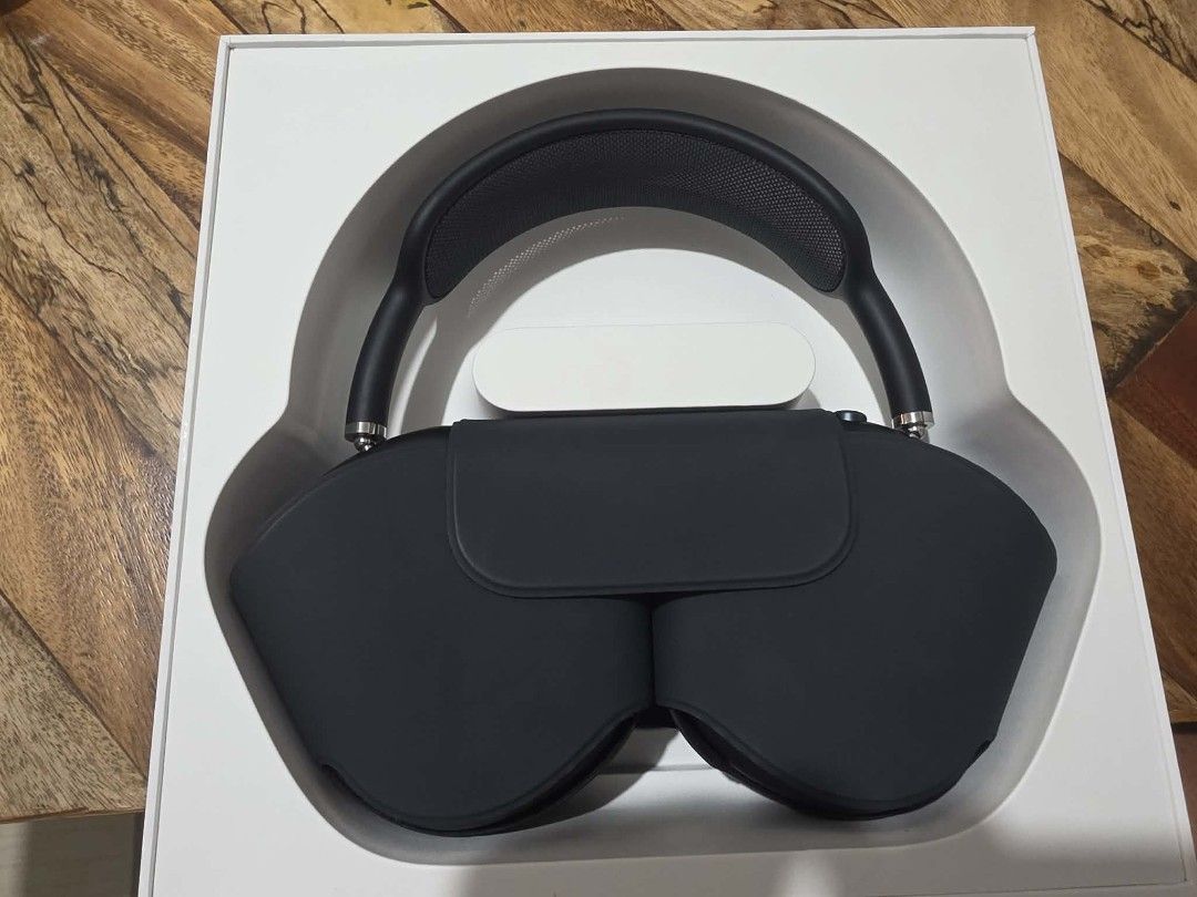 Apple AirPods Max with Smart Case - Midnight Blue (Category: Headphones & Headsets) located in Manila. Submitted by dyezzzika (Listing ID 1441627888, Image 3). Description: - Apple AirPods Max (Midnight Blue) - Includes original box and smart case NEGOTIABLE Are you Looking for the ultimate listening experience? These AirPods Max deliver incredible sound quality and premium comfort. Perfect for working, traveling, or relaxing. Top Features You’ll