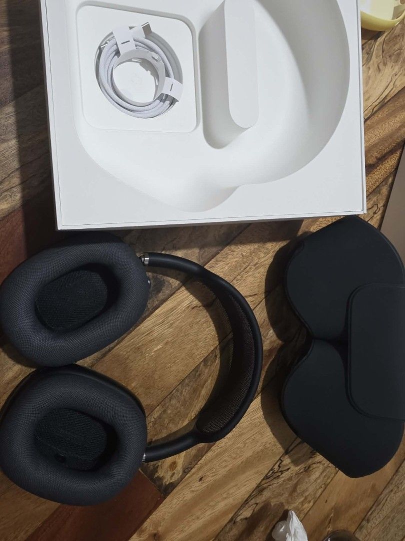 Apple AirPods Max with Smart Case - Midnight Blue (Category: Headphones & Headsets) located in Manila. Submitted by dyezzzika (Listing ID 1441627888, Image 2). Description: - Apple AirPods Max (Midnight Blue) - Includes original box and smart case NEGOTIABLE Are you Looking for the ultimate listening experience? These AirPods Max deliver incredible sound quality and premium comfort. Perfect for working, traveling, or relaxing. Top Features You’ll