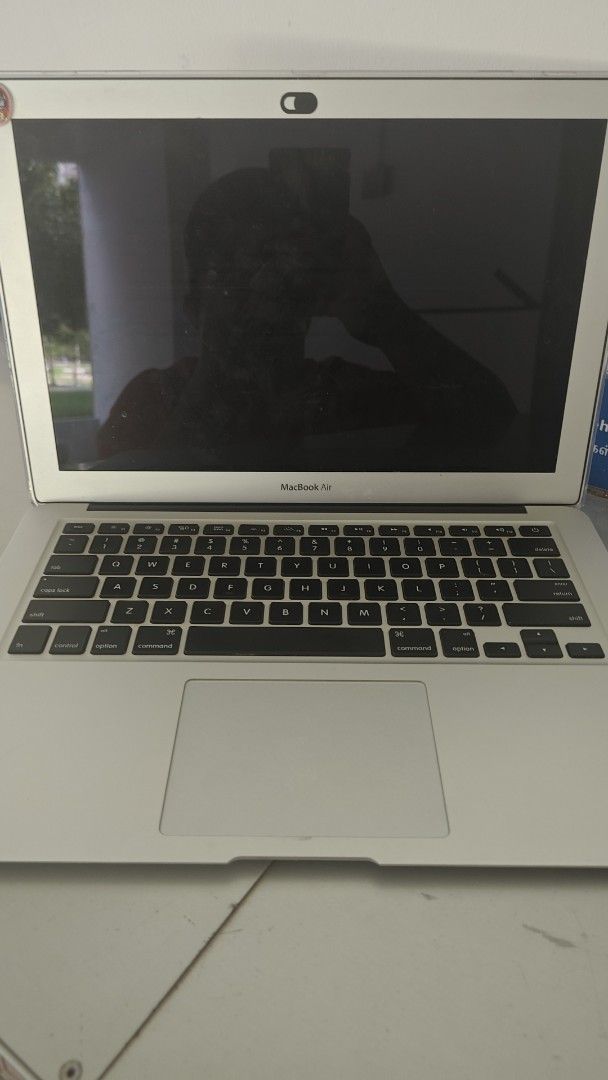 Apple MacBook Pro 13-inch471830855806494720