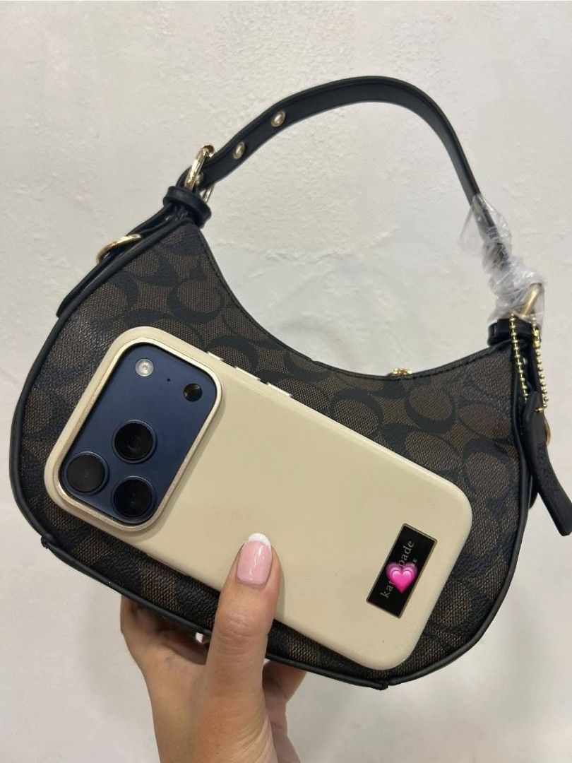 armpit / sling bag (Category: Luxury Bags & Wallets) located in Davao. Submitted by babreeta (Listing ID 1441755040, Image 3). Description: 2-way bag kili2x / sling bag.