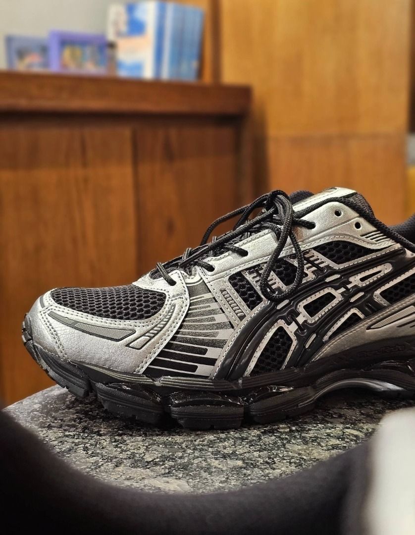 ASICS GEL-Kayano 12.1 Deconstructing Element Running Shoes Silver Black (Category: Sneakers) located in Singapore. Submitted by felicity_ (Listing ID 1441676489, Image 3). Description: 🔷 All sizes available for men and women 🔷 Real product photos provided, what you see is what you get 🔷Buy 2 pairs and enjoy a discount 🔷 24/7 online support, feel free to ask any questions 🔷 More styles available, please message us.