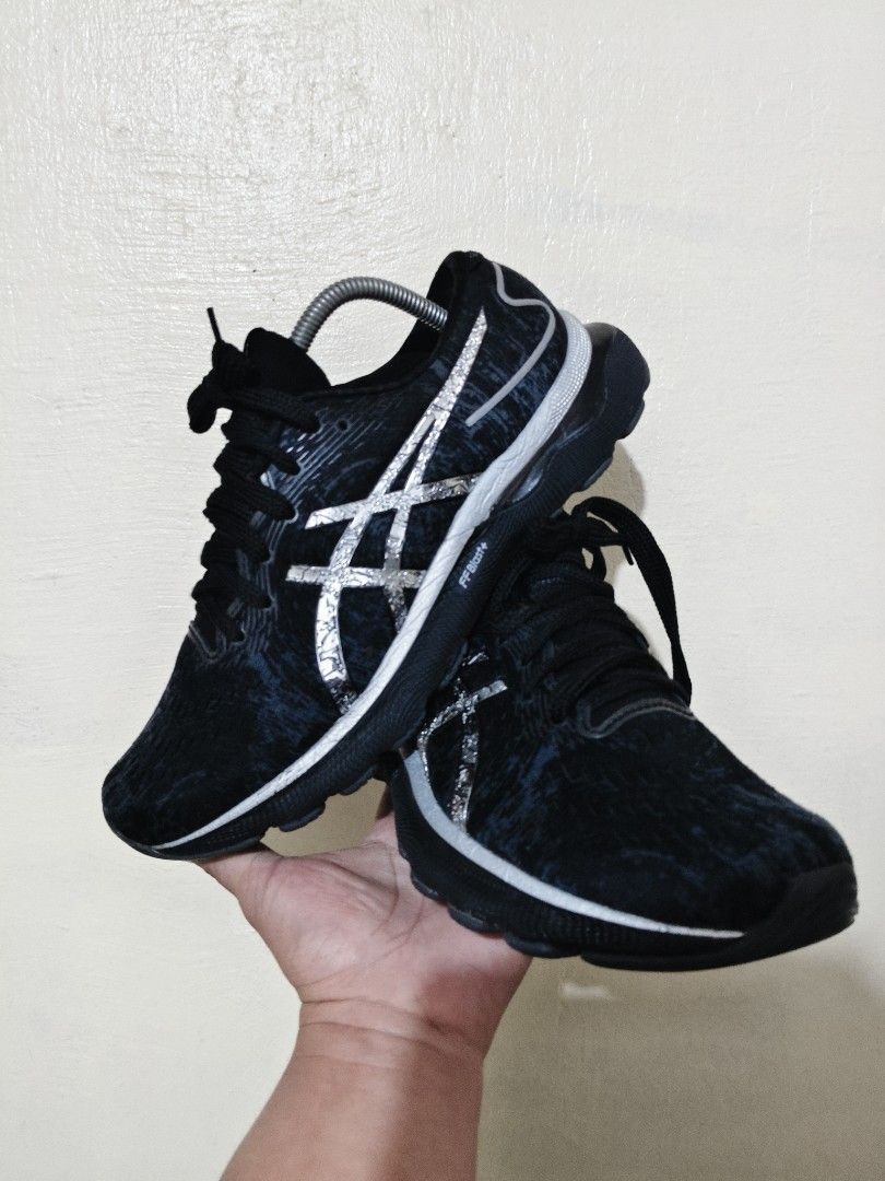 Asics Gel-Nimbus 25 Platinum (Category: Sneakers) located in Mandaue City. Submitted by prekfinds (Listing ID 1441717096, Image 1). Description: ASICS Gel-Nimbus 25 Platinum Black & Silver colorway Excellentcondition Size:9Us, 42.5Eu, 27Cm Minimal sign of usage See photos for details Pm Location:cebu.