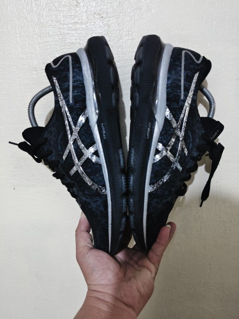 Asics Gel-Nimbus 25 Platinum (Category: Sneakers) located in Mandaue City. Submitted by prekfinds (Listing ID 1441717096, Image 3). Description: ASICS Gel-Nimbus 25 Platinum Black & Silver colorway Excellentcondition Size:9Us, 42.5Eu, 27Cm Minimal sign of usage See photos for details Pm Location:cebu.