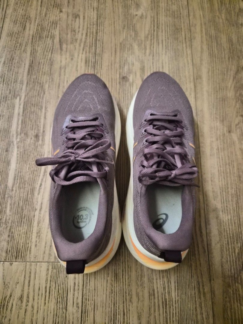 ASICS GT-2000 13 Women's Running Shoes (Category: Sneakers) located in Singapore. Submitted by equi19 (Listing ID 1441726573, Image 2). Description: UK 5.5 No box 25km mileage only .