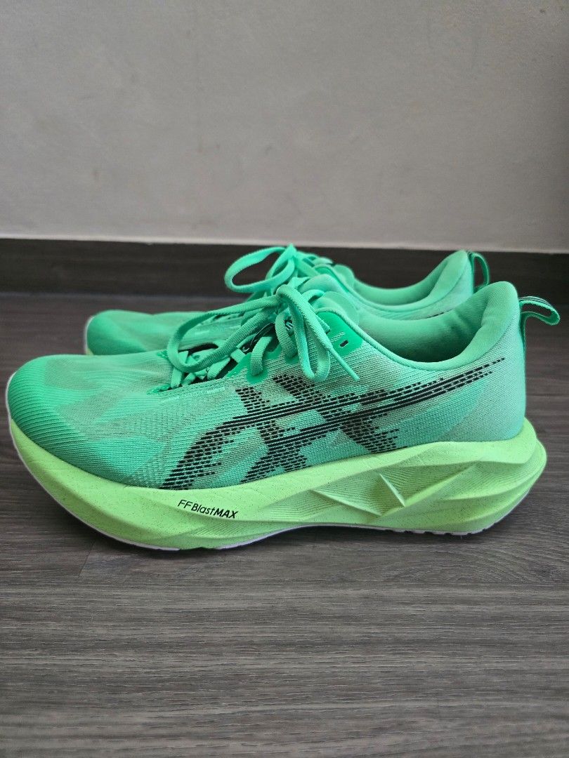 ASICS NOVABLAST 5 Running Shoes (Category: Sneakers) located in Singapore. Submitted by bsportiva (Listing ID 1441690214, Image 2). Description: - ASICS NOVABLAST 5 Running Shoes - Size: Men's EU 43/US 10/UK 9 - Color: Vibrant Neon Green - Features a breathable knit upper for comfort - Distinctive sole design for responsive cushioning - Ideal for daily runs and training - Refer to photo 8-10 for description - Bought on 12/02/2026 - Selling at $17