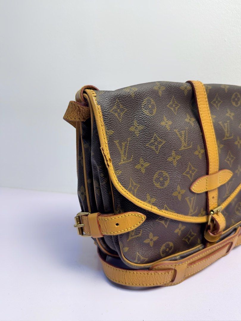 Authentic LV Saumur PM Monogram (Category: Luxury Bags & Wallets) located in Navotas City. Submitted by certiluxefindsbybry (Listing ID 1441644404, Image 2). Description: Pa-CAV niyo nalang po .