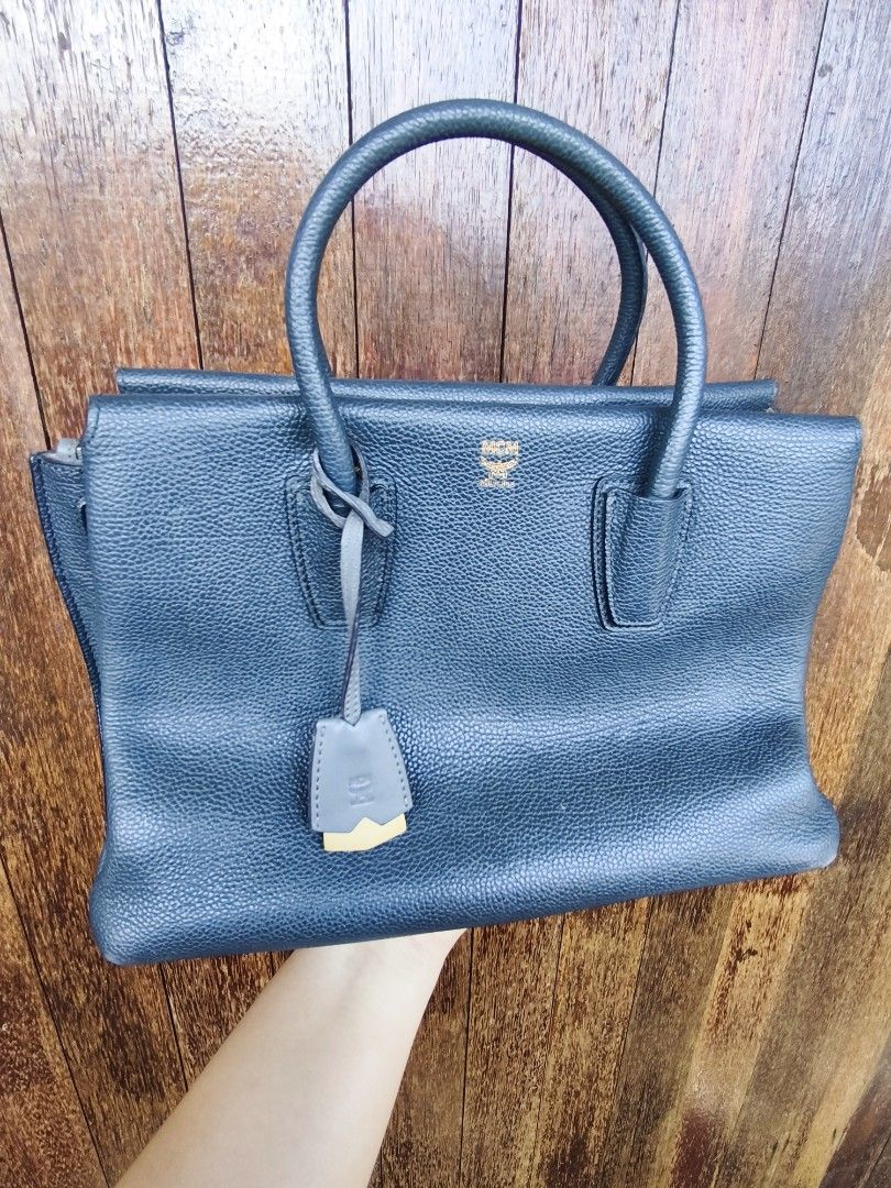 Authentic MCM Bag (Bought from Miss Manila Luxe) (Category: Luxury Bags & Wallets) located in Pasig City. Submitted by fi_sandoval (Listing ID 1441643112, Image 2). Description: Authentic MCM bag ☺️ Bought from Miss Manila Luxe for 10K. Selling for 7,500 pesos nalang ☺️.