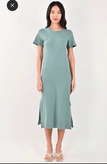 (Category: ) located in . Submitted by mvycloset (Listing ID 1441642455, Image 1). Description: .