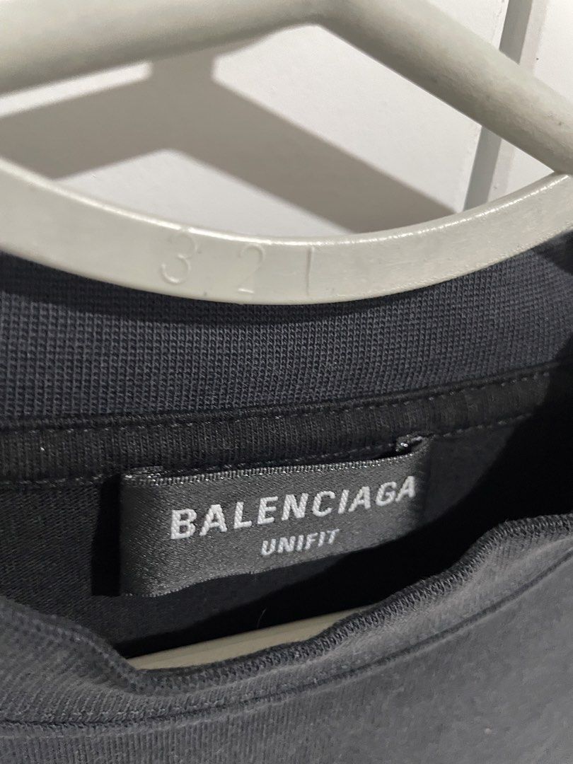 Balenciaga Speed Hunters Upside Down Tee (Category: Luxury Apparel) located in Manila. Submitted by luffy1211 (Listing ID 1441734198, Image 2). Description: 🔥🔥 FOR SALE 🔥🔥 Balenciaga Speed Hunters Upside Down Tee ✔️ Size Large ✔️ Authentic ✔️ Rare and sought-after design ✔️ Excellent condition, ready to wear A true grail piece for luxury streetwear enthusiasts and collectors..