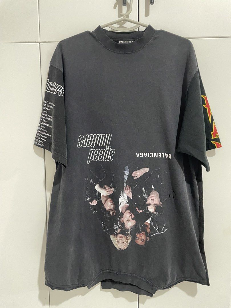 Balenciaga Speed Hunters Upside Down Tee (Category: Luxury Apparel) located in Manila. Submitted by luffy1211 (Listing ID 1441734198, Image 1). Description: 🔥🔥 FOR SALE 🔥🔥 Balenciaga Speed Hunters Upside Down Tee ✔️ Size Large ✔️ Authentic ✔️ Rare and sought-after design ✔️ Excellent condition, ready to wear A true grail piece for luxury streetwear enthusiasts and collectors..